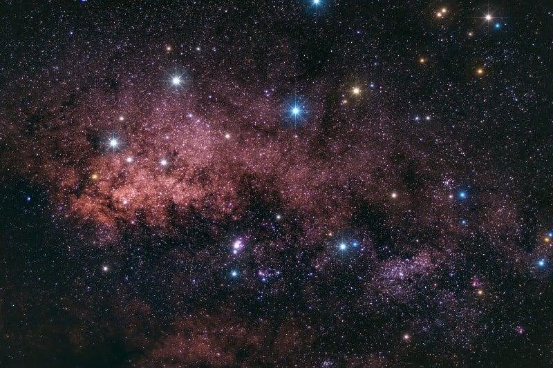 Blue-And-Red-Flashing-Star-In-Sky02.jpg