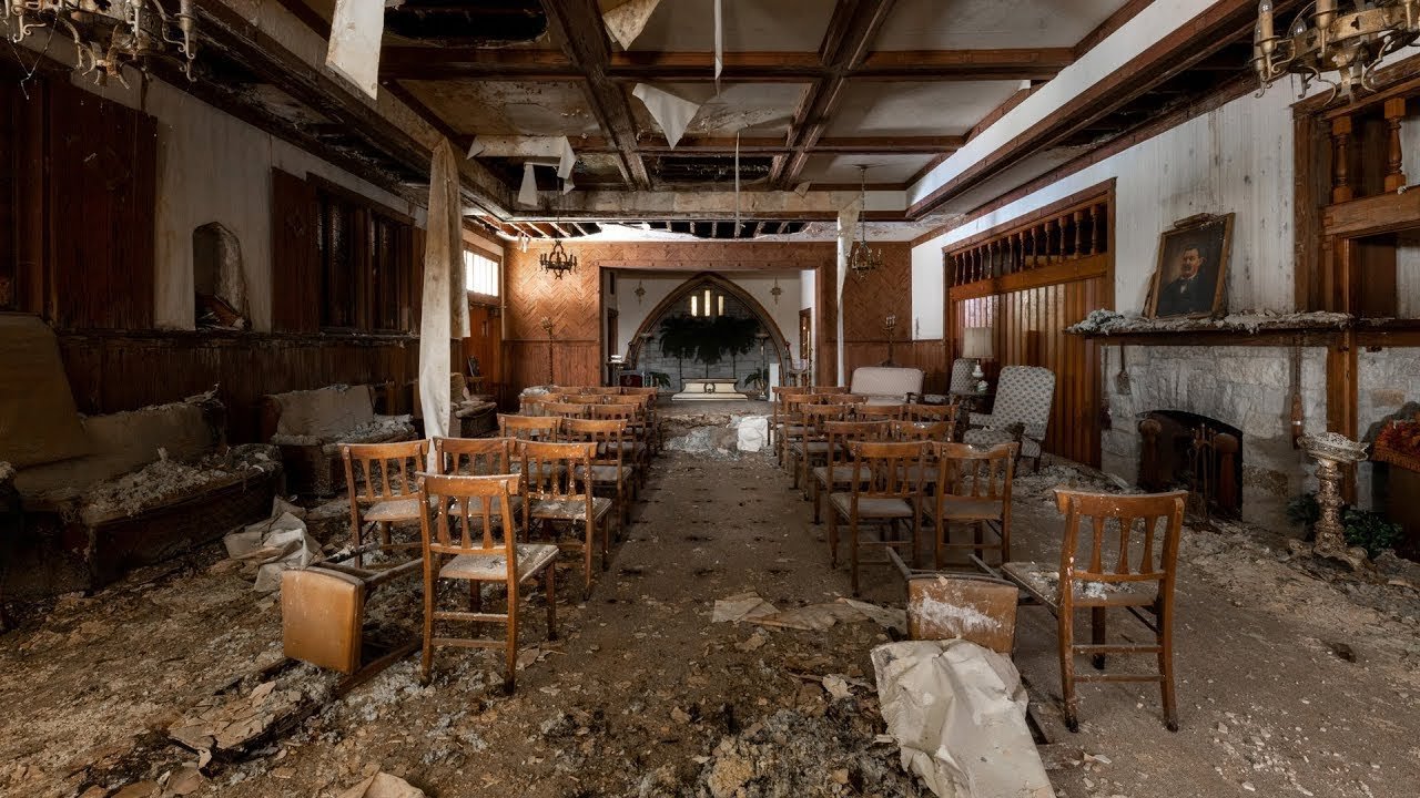 funeraria-abandonada-com-sala-de-embalsamamento-e-caixoes