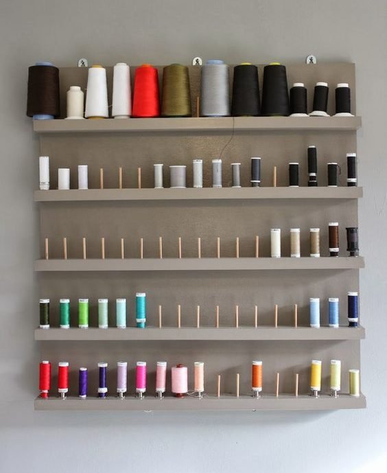 Painéis de linha são muito comuns em atelier de costura. Foto: Arquitrecos